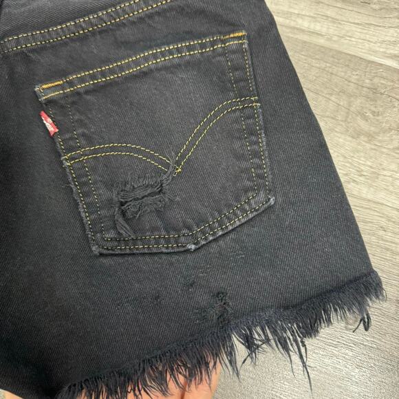 28" Waist Vintage Levis 501 Black Mid Rise Distressed Cut Off Jean Denim Shorts - Picture 6 of 8